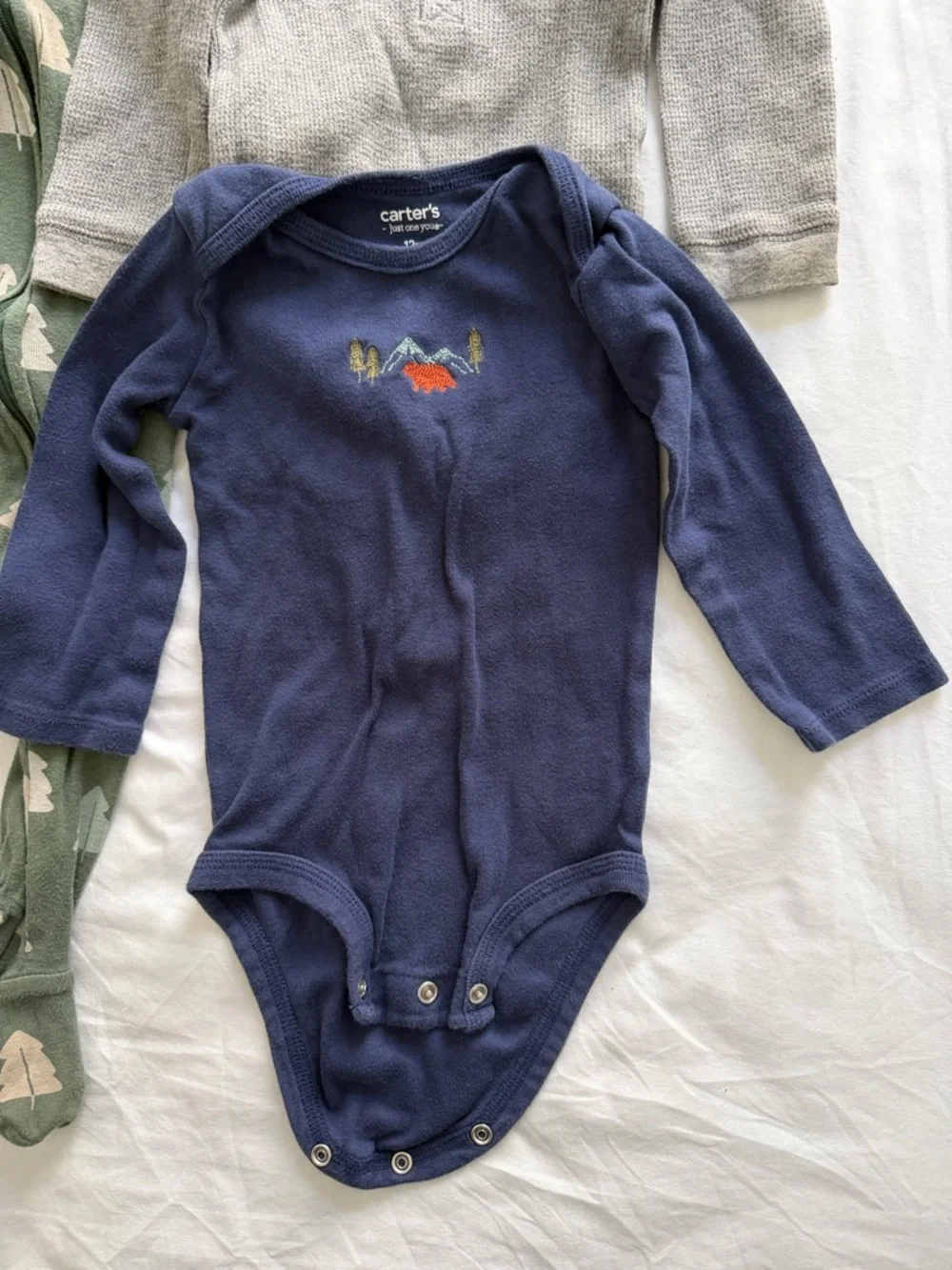 Bay 9-12 months clothing bundle rainbow- Star Wars- trees